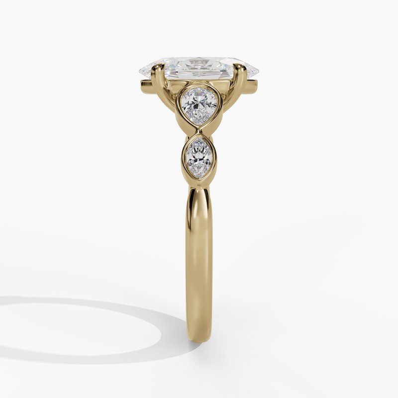 Yellow gold diamond ring